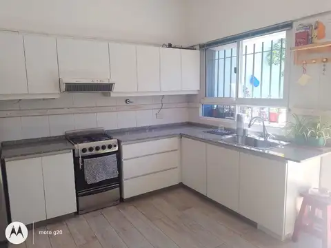 Casa tipo duplex en Beccar en venta con jardín