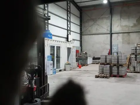 ALQUILER – IMPORTANTE GALPÓN EN PARQUE INDUSTRIAL EBAPI – CON REFRIGERACIÓN