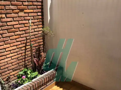 Depto Tipo Casa en Alquiler con 1 cocheras