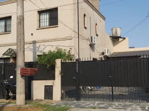 Ideal inversionista la misma consta de un depto, 2 locales y 1 casa