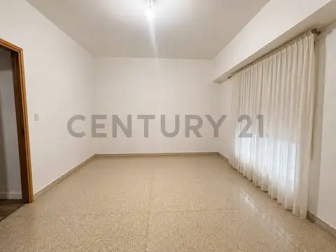PH 3 AMBIENTES AL FRENTE  CON PATIO Y AMBIENTE INDEPENDIENTE EN LANÚS OESTE