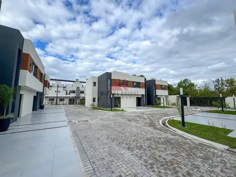 Casa 4 ambientes con 3 baños