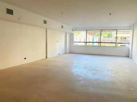 Oficina en Alquiler con Cochera - 100mts