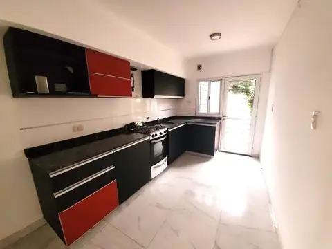 VENTA CASA  2 DORMITORIOS, COCHERA Y JARDIN. SLZO