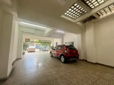 Local Comercial I Con Oficina I A la calle sobre Avenida