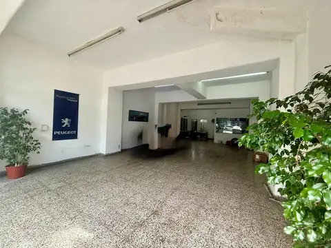 Local Comercial I Con Oficina I A la calle sobre Avenida