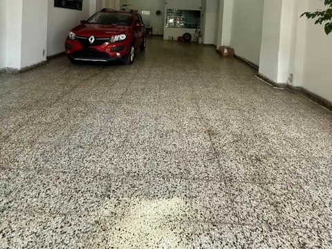 Local en Alquiler en Parque Chas, $ 2.500.000