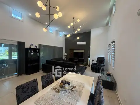 Casa 5 ambientes con 4 baños