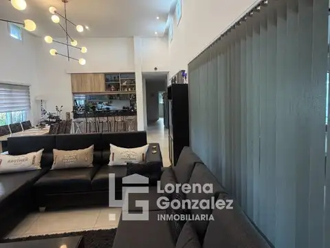 Casa en Alquiler Temporal con 3 cocheras