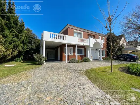 Casa en venta de cuatro ambientes en Abril Country Club - Guillermo Hudson