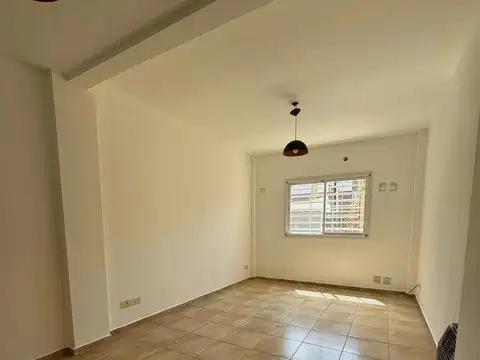 Departamento en Alquiler en Caseros, $ 600.000