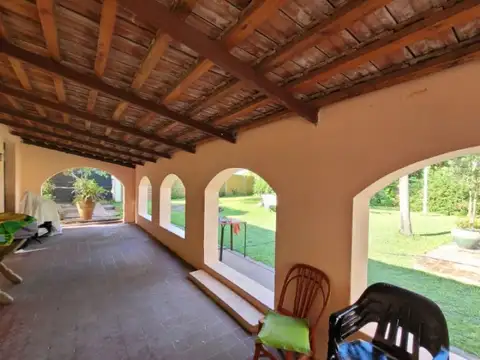 Casa 6 ambientes con 2 baños