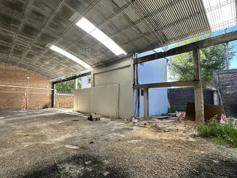 Galpones en San José de 200m2 cubiertos