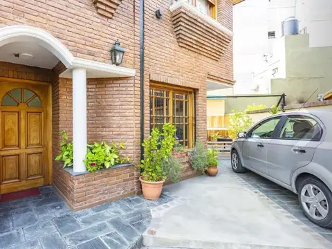 tipo duplex 3 dorm, patio y quincho