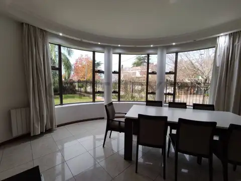 Amplia casa en Zona Norte - La Florida