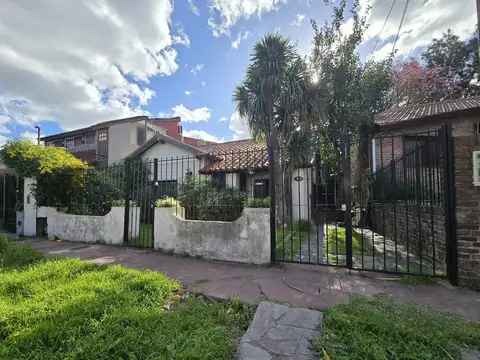 VENTA CASA 4 AMBIENTES EN VILLA ADELINA