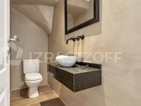 Casa en Venta con 5 cocheras