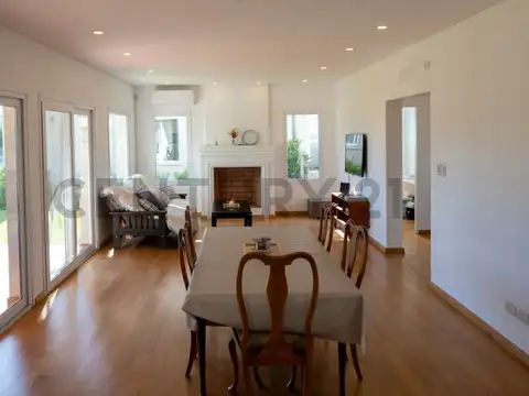 Casa 7 ambientes con 3 baños