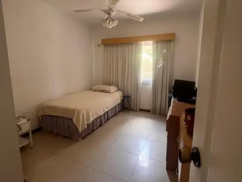 Excelente casa en dos plantas en Los Potrillos