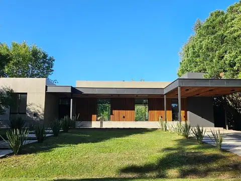 Carmel CC-  Monseñor D´andrea 1800