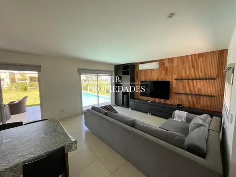 Casa en Venta en Pilar del Este - Santa Lucia, USD 215.000