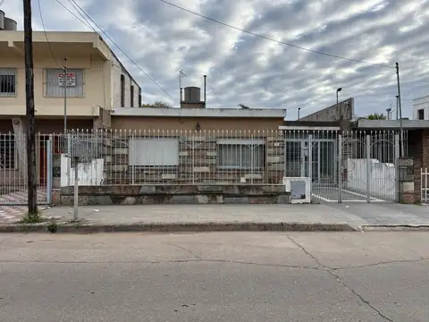 VENDE CASA EN BARRIO DEAN FUNES