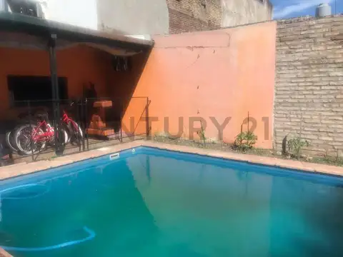 Casa 4 ambientes con 2 baños