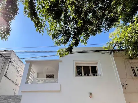 VENTA CASA 3 DORMITORIOS CON PATIO ABASTO