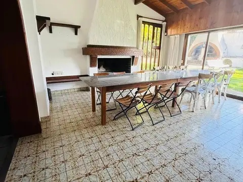 Casa 7 ambientes con 5 baños