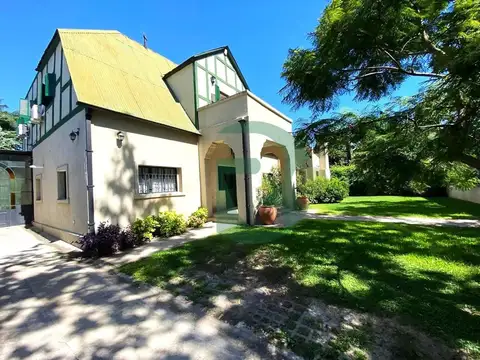Casa 5 ambientes con 3 baños
