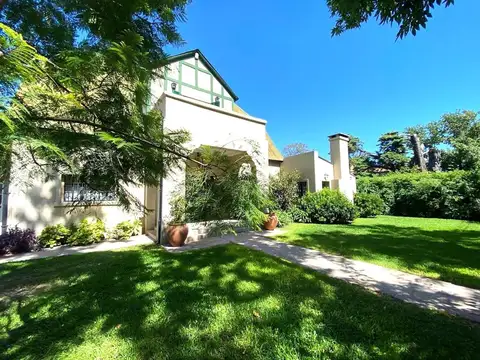 Casa en Venta con 7 cocheras