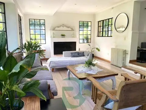 Venta Casa 5 amb. Lote 1200mts. Bella Vista