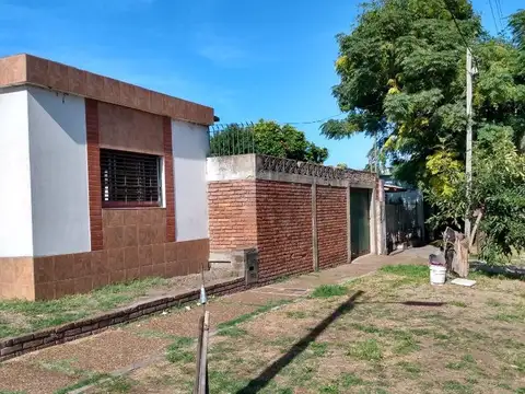 Casa en Alquiler en Temperley, $ 800.000