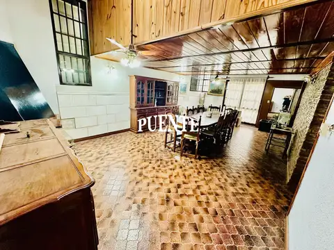 Casa en Venta con 3 cocheras