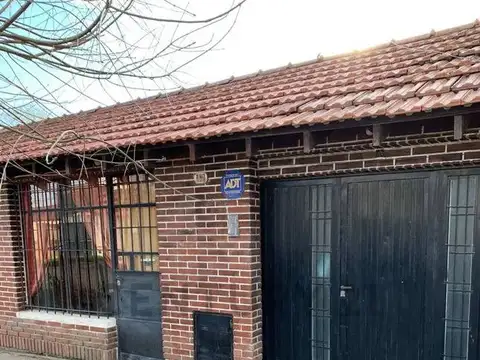 Casa con local en venta en Berisso