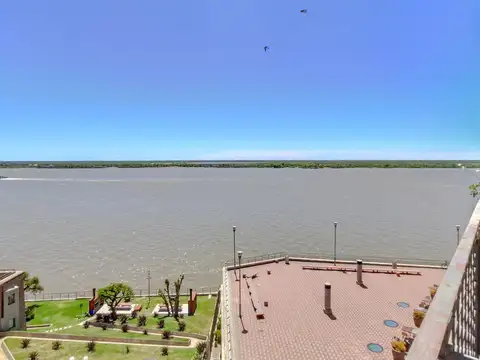 Av. Cándido Carballo  al 100