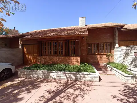 Casa 6 ambientes con 3 baños