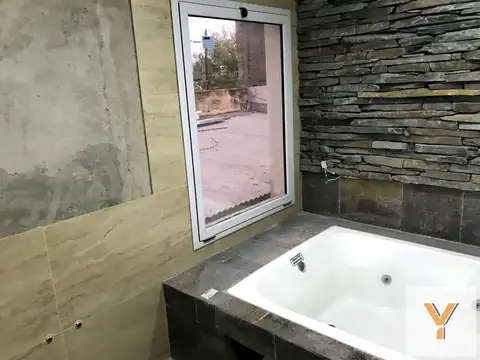 Casa en Venta con 4 cocheras