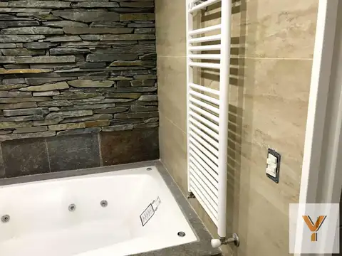 Casa 8 ambientes con 3 baños