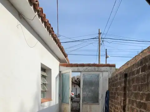 Casa 2 ambientes con 1 baño