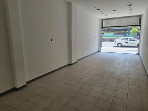LOCAL 70M2 SOBRE AVENIDA EXC. UBICACION