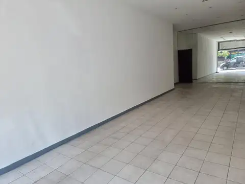 LOCAL 70M2 SOBRE AVENIDA EXC. UBICACION