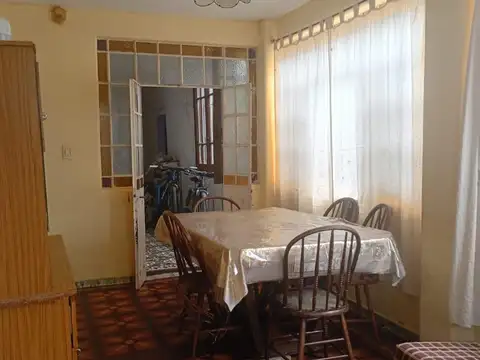 CASA EN VENTA DE 2 DORMITORIOS ZONA SUR OPORTUNIDAD
