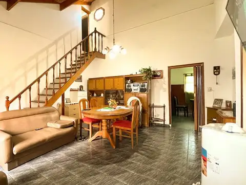 Casa 4 ambientes con 2 baños