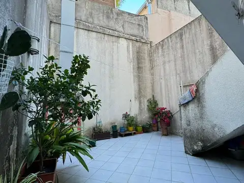 DUPLEX - MUY LUMINOSO - PATIO - TERRAZA