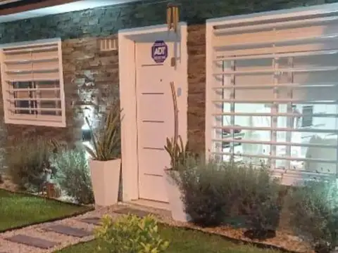 Casa 3 Dormitorios Equipada Pileta, Quincho Y Garage Para 3 Autos El Pato, Berazategui