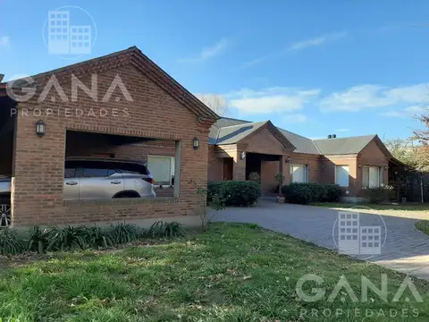 Casa en Venta con 2 cocheras