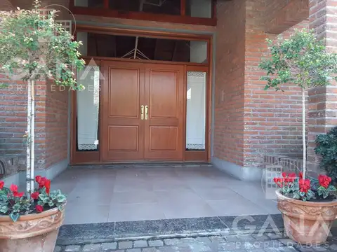 Casa 10 ambientes con 3 baños