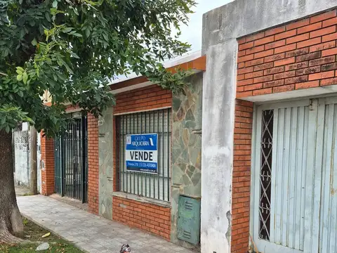 Casa con dos departamentos sobre 300m2