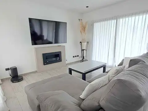 CASA 4 AMB VENTA BARRIO SANTA SOFIA PILAR DEL ESTE